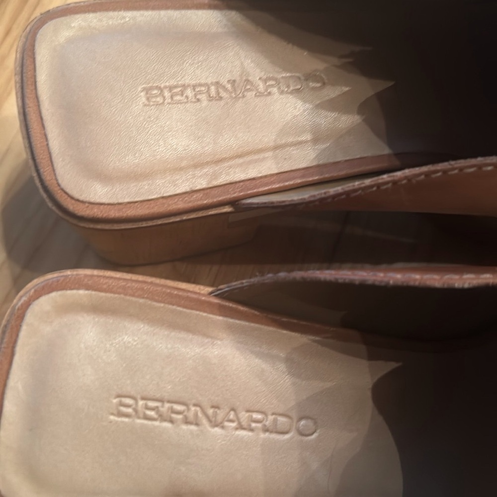 Bernardo Sophia Moc Clog with wood block heel Size 10 Honey brown leather - Picture 8 of 14